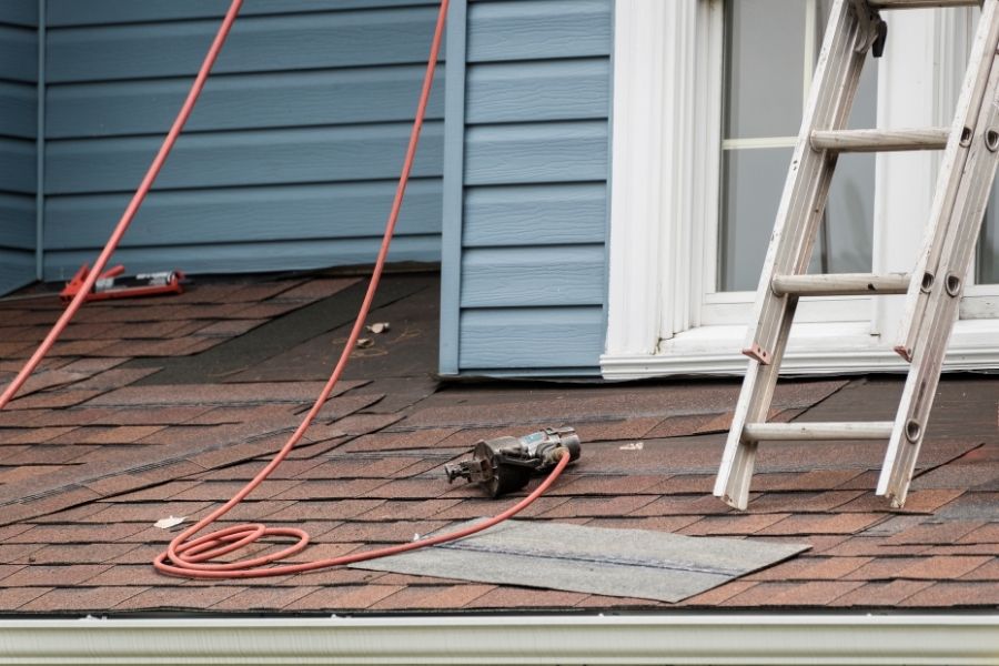Top Roofing Mistakes You May Experience with a Roofer in Plymouth Michigan that is Not Qualified